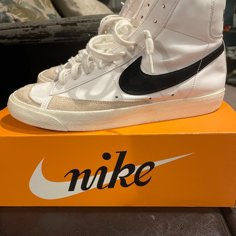 Nike Blazer 77 size 10